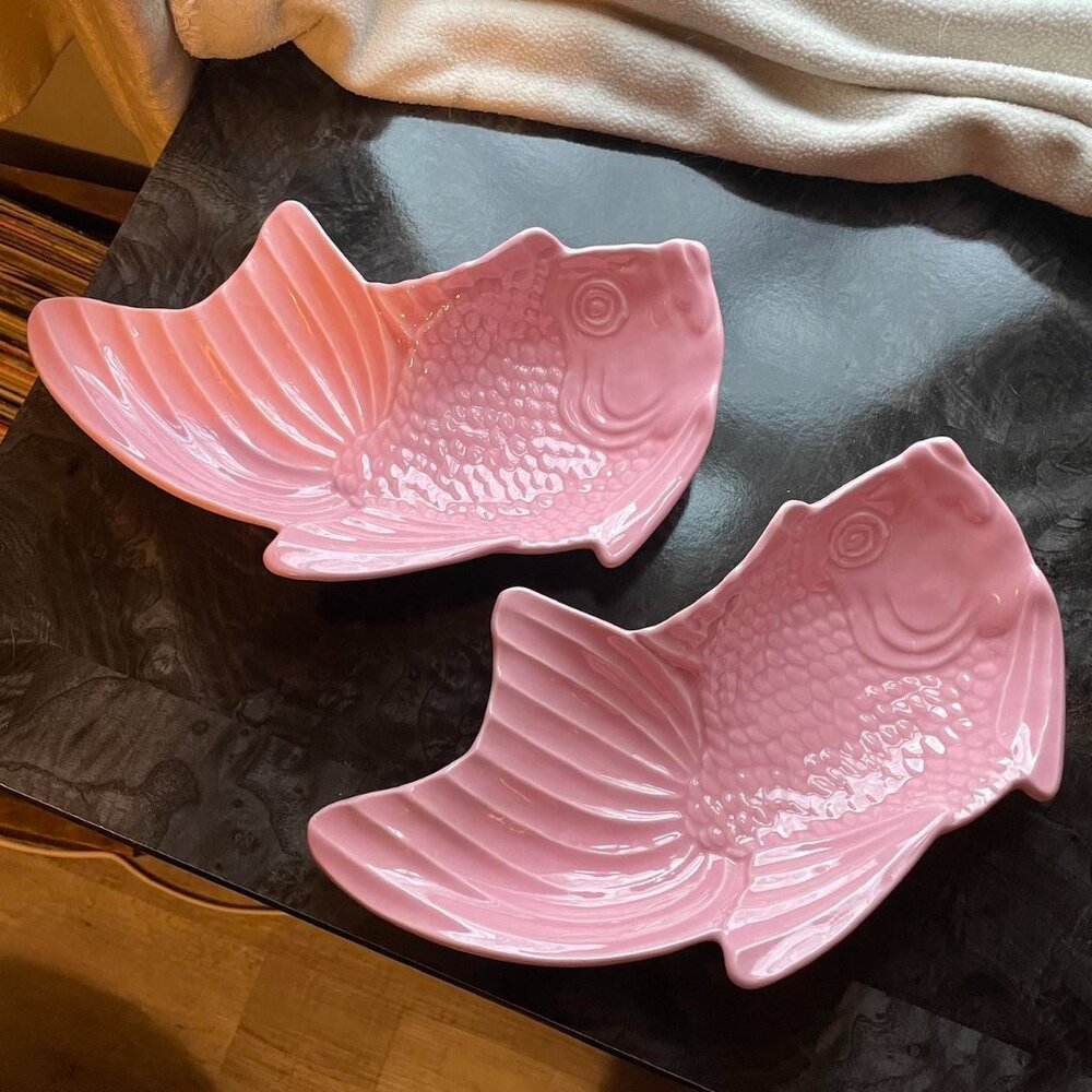 Pink ceramic fish shaped bowls
